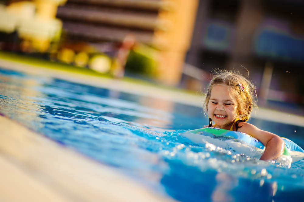 Activités et jeux à faire dans sa piscine pour les petits et les grands -  Abrideal