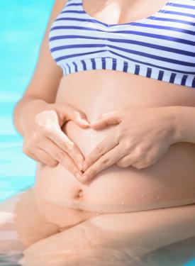 femme enceinte grossesse piscine spa jacuzzi