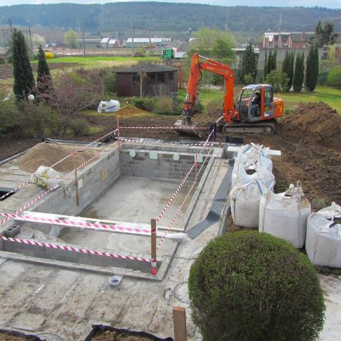 Remblayage pour cette piscine extérieure