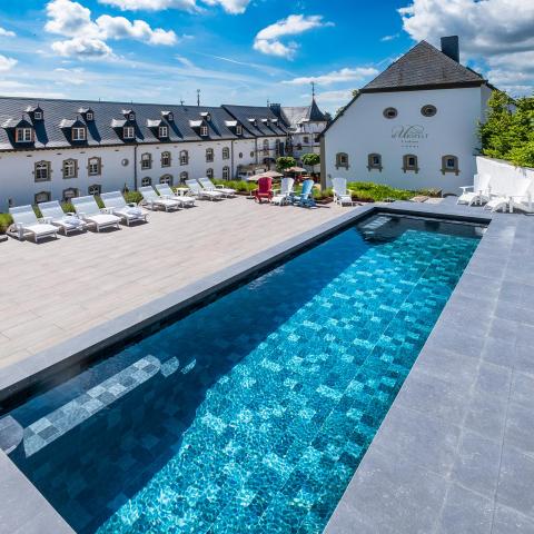 Piscine extérieure au Château d'Urspelt