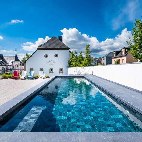 Piscine extérieure au Château d'Urspelt