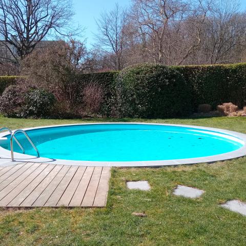 La piscine ronde avec terrasse bois