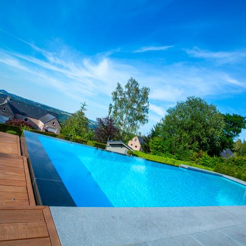 Piscine à débordement - Réalisation Piscines Ondine