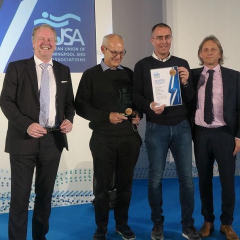 Piscines Ondine reçoit l'EUSA Bronze Award - catégorie piscines domestiques avec couverture automatique.