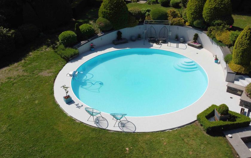 Piscine ronde extérieure tahiti