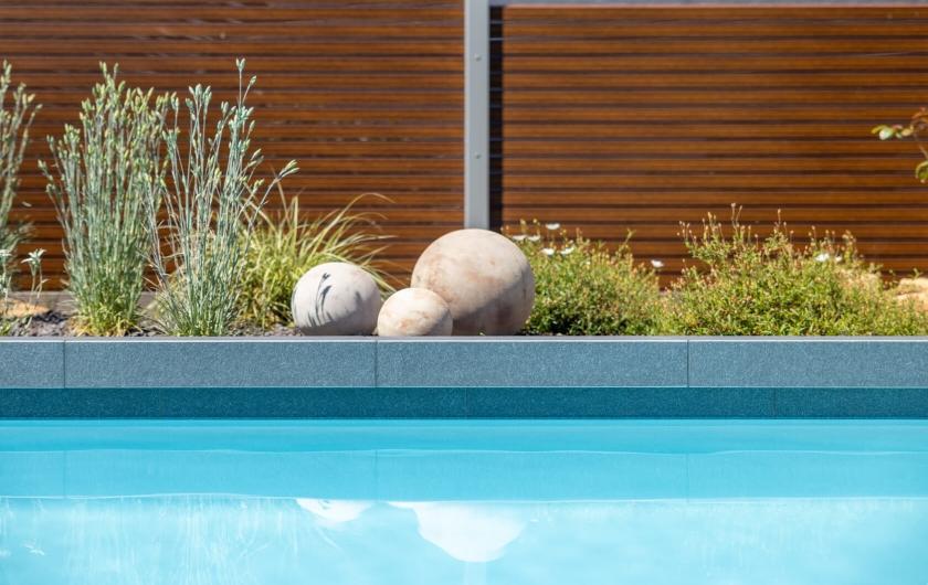 amménagement jardin piscine rocaille