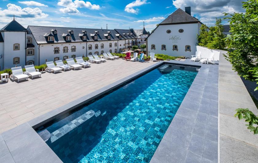 Piscine extérieure au Château d'Urspelt