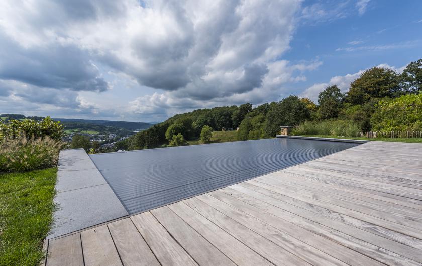 Couverture de piscine extérieure