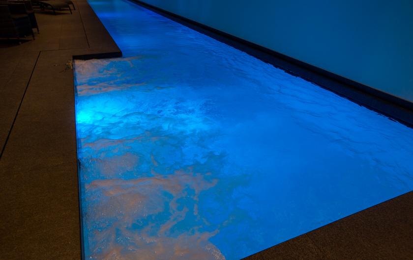 Éclairage LED pour cette réalisation Piscines Ondine