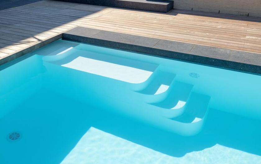 escalier piscine