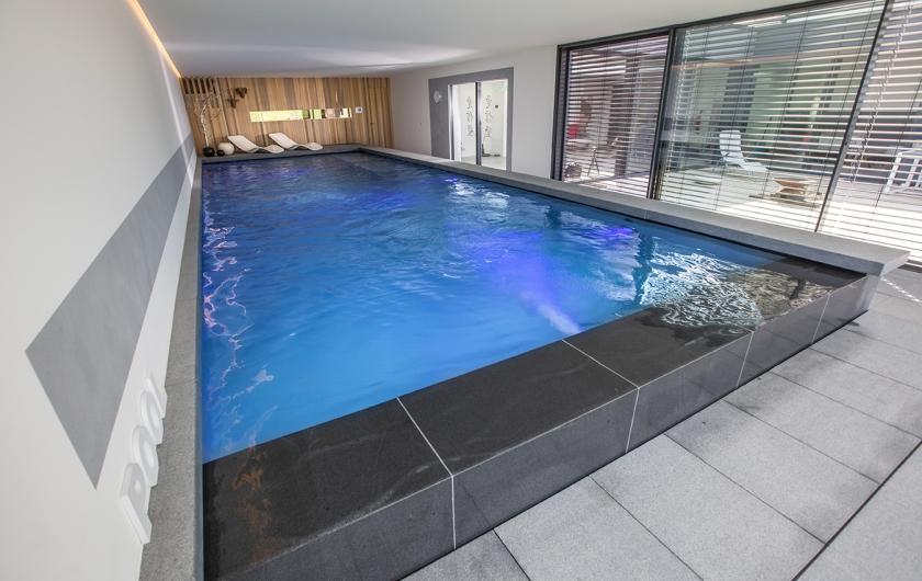 Esthétisme, élégance pour cette piscine à débordement