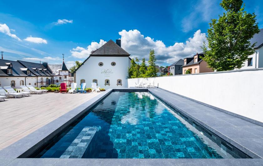 Piscine extérieure au Château d'Urspelt