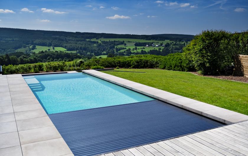 Cadre idyllique pour cette réalisation Piscines Ondine