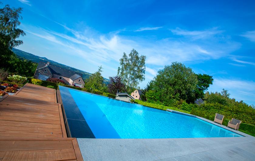 Piscine à débordement - Réalisation Piscines Ondine