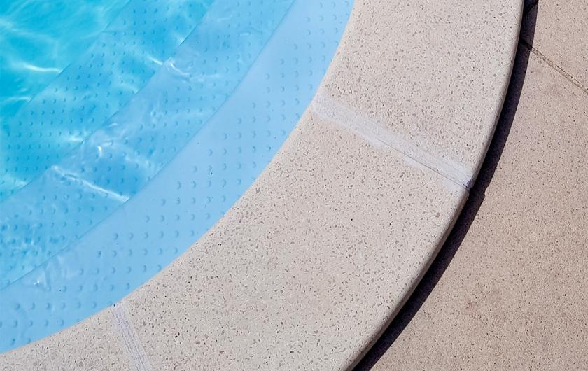 Finition d'un piscine ronde